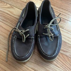 Mens Sperry too-sider boat shoes.